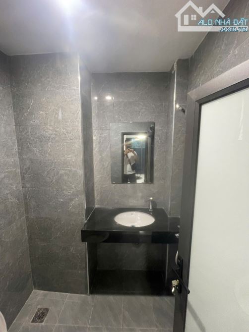 Cho Thuê CCMN 639 Hoàng Hoa Thám Ba Đình 30m2 Gác Xép Cửa Sổ Ban Công Thang Máy Giặt Riêng - 11