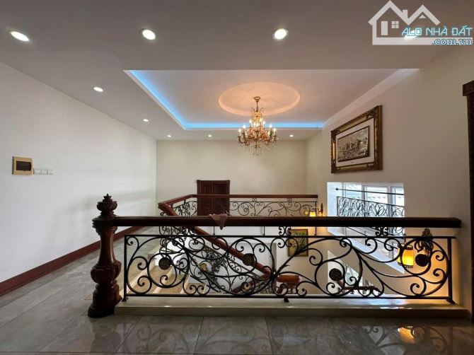 Chính chủ bán biệt thự đường Đồng Khởi - Tp. Biên Hoà - Đồng Nai.  Nằm trên trục đường lớn - 11