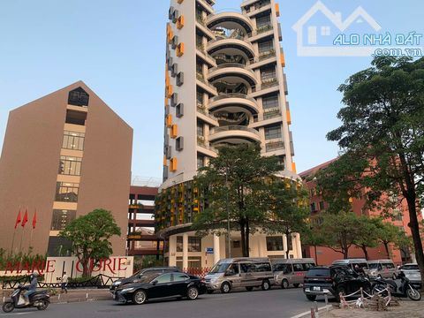 BIỆT THỰ THÔ MẶT PHỐ VIỆT HƯNG 200-3Tầng-12MT.67TỶ 3 THOÁNG KHU VIP Ở SƯỚNG CÓ THỂ KDOANH
