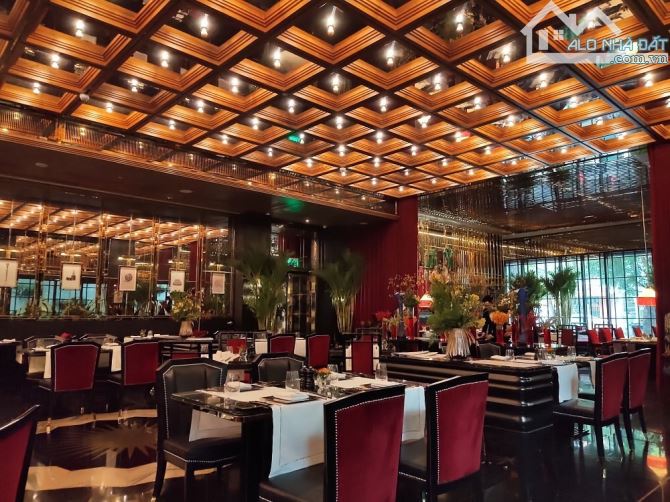 Bán khách sạn 4 sao mặt phố Ngô Quyền - 330m2 x 10 tầng có bể bơi 80 phòng - 310 tỷ