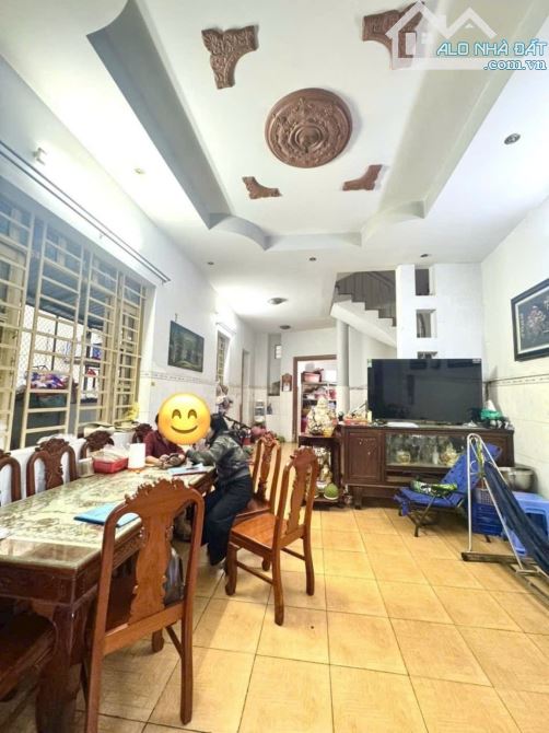 Nhà 3 tầng, Trường Thọ, gần chợ Thủ Đức, 110m², 4PN, giá 5.4 tỷ - 1