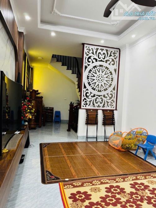 Bán nhà đẹp Thạch Bàn, 2 oto đỗ cửa, lô góc 3 thoáng, 6 tầng, 37m2, mt: 3.4m, giá 8.5 tỷ - 1