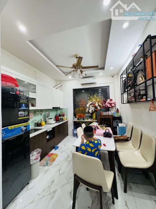 Bán nhà Minh Khai - hàng xóm Times City - 2 thoáng trước sau - 10m ra phố.