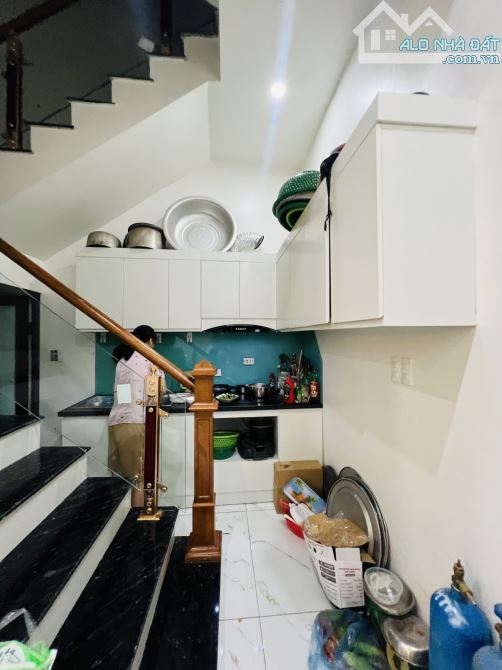NGUYỄN KHOÁI , 43M² x 5T DÂN XÂY MỚI TINH , 3 GÁC ĐỖ CỬA , GẦN HỒ , SÁT PHỐ , 6,9 TỶ - 1