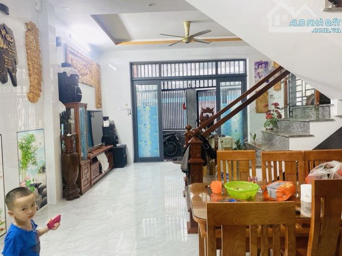 Bán nhà mặt phố dt 67m2; mt 5,2 m; kiệt Trần Quang Khải 4m; giá 6,xxtỷ, biển Sơn Trà ĐN - 1