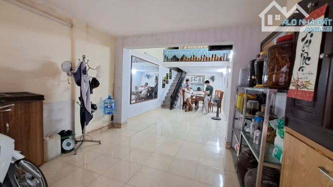 💥 BA ĐÌNH – 50M² – 2 MẶT NGÕ – GIÁ CHỈ 8.5 TỶ 💥  Sổ đỏ vuông đét, mặt tiền 3.8m.  Vị trí - 1