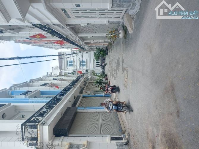 Kẹt tiền cần bán gấp lô đất thổ cư 106m2 hẻm 8m xe tải khu phân lô Thạnh Xuân 33 Quận 12 - 1