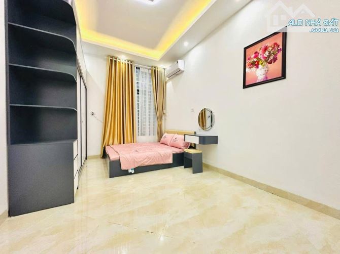 GIÁP BÁT 25M² HƠN 5TỶ - NHÀ ĐẸP Ở LUÔN FULL NỘI THẤT - VÀI BƯỚC RA MẶT PHỐ -MT THOÁNG SÁNG - 1