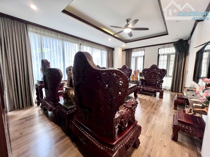 Bán nhà Nguyễn Chí Thanh, lô góc, ô tô tránh, kinh doanh, diện tích rộng 23 tỷ - 1