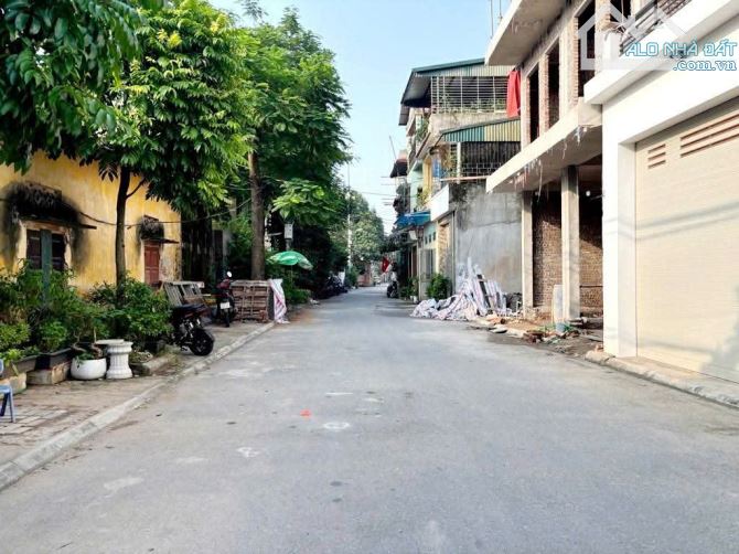 BÁN LÔ GÓC 40M² TRUNG TÂM TRÂU QUỲ – GIA LÂM | 2 MẶT TIỀN RỘNG | CHỈ 4.3 TỶ / Ô TÔ VÀO NGỦ - 1