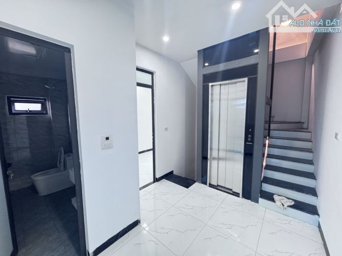 CHÍNH CHỦ GỬI BÁN NHÀ 5TẦNG, 40M CẦU THANG MÁY NHẬP KHẨU,NGÕ THÔNG ÔTÔ ĐỖ CỬA, GIÁ ĐẦU TƯ - 1