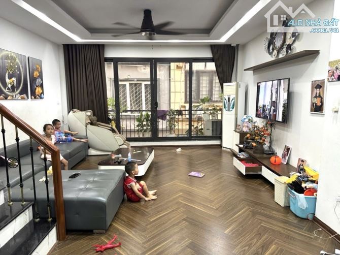 PHÂN LÔ - NGÕ THÔNG - Ô TÔ TRÁNH - VỈA HÈ - Ô TÔ VÀO NHÀ -- NHÀ ĐẸP Ở LUÔN - 1