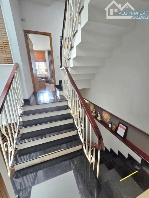 Bán nhà hẻm 8m Đồng Đen, phường 10 quận Tân Bình (3,8x18) 3 tầng - 1