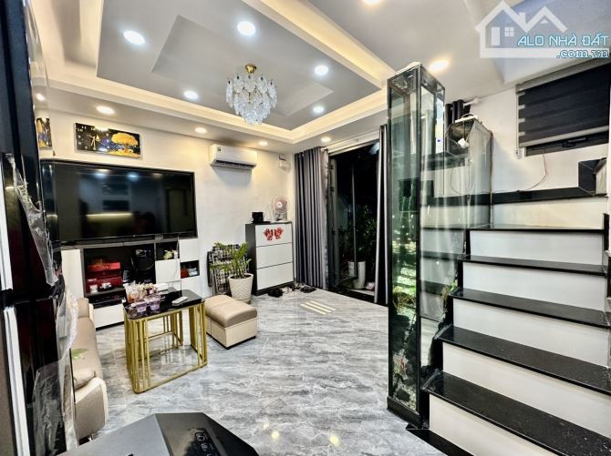 🌟Nhà đẹp lung linh MT hẻm nhựa - 7 chỗ đỗ cửa 24/7 - sát MT Khánh Hội Q4 - nhỉnh 4 tỷ🚐 - 1