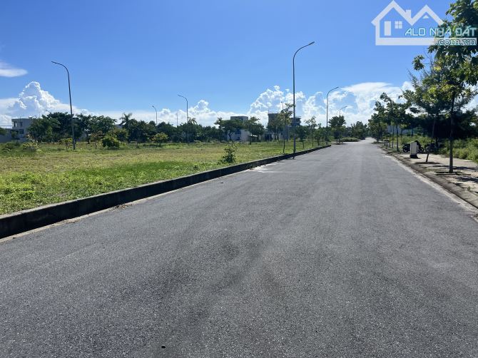 BÁN LÔ GÓC FPT PHÂN KHU R3, HƯỚNG CÔNG VIÊN, 119m2, NGANG 7,2m, GIÁ CHỈ 8,2 TỶ. - 1