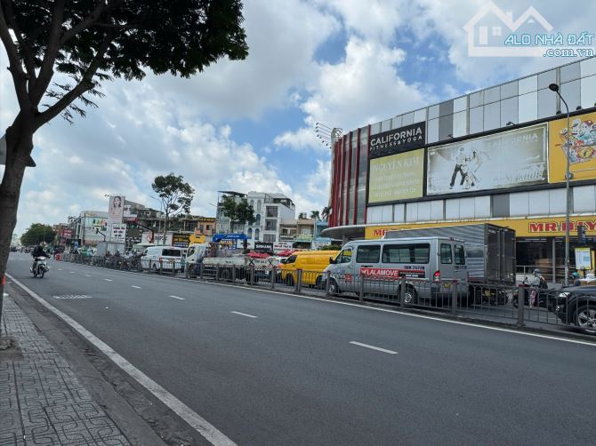 MT Nguyễn Oanh Ngay ngã tư NOanh và Phan Văn trị Dt 4.5 x 21 giá 22.5 tỷ - 1