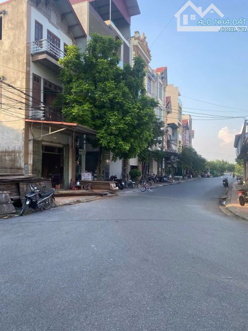 Bán lô đất Tân Hồng Từ Sơn dt 96m mt 6m hướng b giá 4.4 tỷ - 1