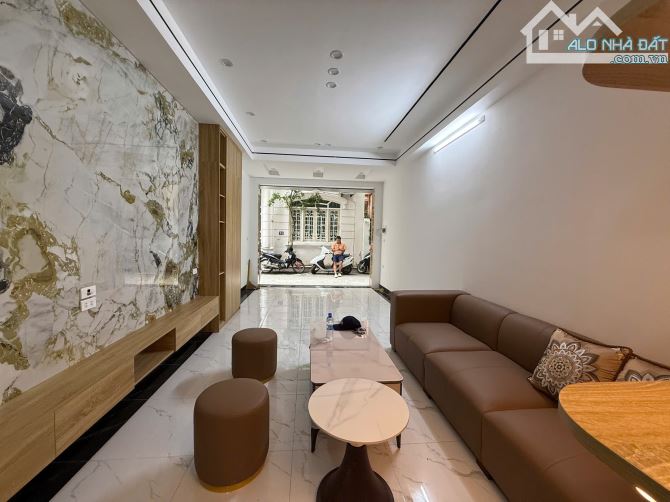 Cho thuê nhà đẹp, full đồ, thang máy Phùng Chí Kiên, Cầu Giấy. DT 45m2, 6 tầng. 25 tr - 1