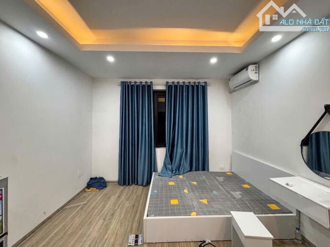 Bán tòa CHDV Cầu Giấy 50m 6 tầng full nội thất giá chỉ 9.5 tỷ - 1