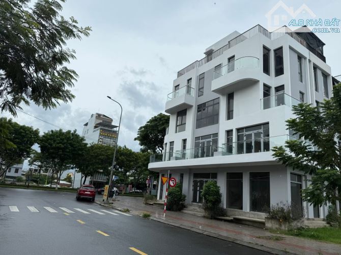 Bán Shophouse 4 tầng - Góc 2 mặt tiền đường Nguyễn Sinh Sắc - 1