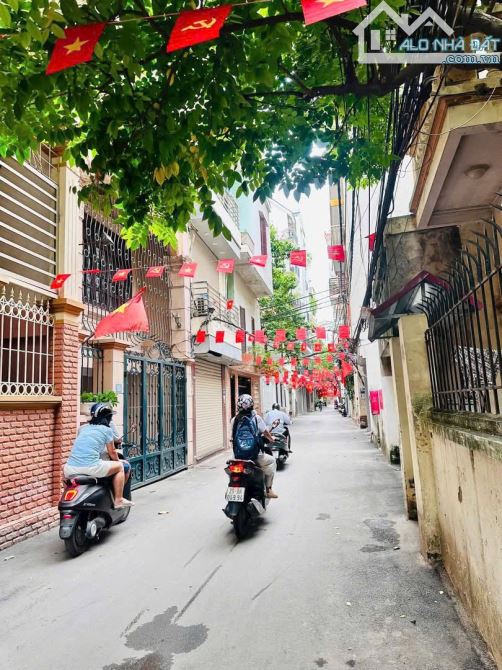 bán nhà Lạc Long Quân, DT 40m² x 5T, MT 3.7 🧧 12 tỷ, Cầu Giấy - 1