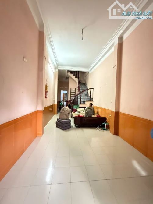 Bán nhà Đức Giang Long Biên 62m2, 3T chỉ hơn 11 tỷ ô tô tránh, có vỉa hè, 2 thoáng - 1