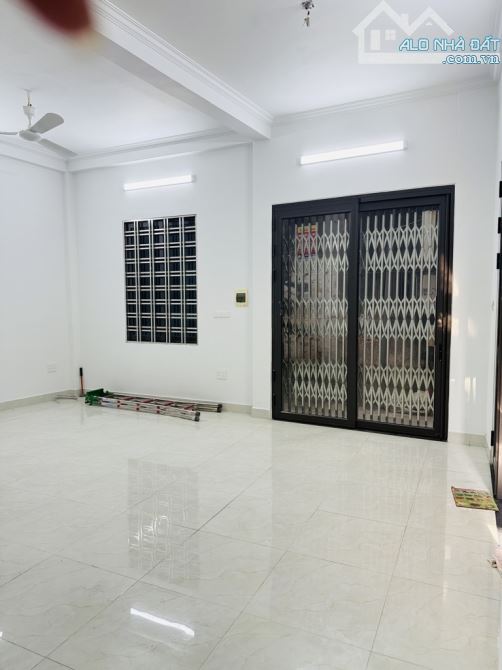 BÁN NHÀ PHỐ KHƯƠNG TRUNG.40 M.13,5 TỶ.KONH DOANH .CÁCH ĐƯỜNG LỚN 10 M - 1