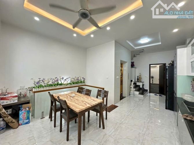 Bán căn hoàn thiện có thang máy Hoàng Huy Mall , DT 78m , mt 5m giá bán 13,2 tỷ - 1