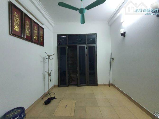 Cho thuê nhà nguyên căn ngõ 260 Tân Mai, 26m2 x 4 tầng, có 2 ngủ khép kín,   8 triệu/tháng - 1