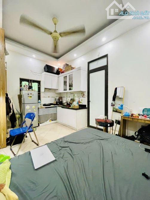 Bán gấp nhà Cầu Giấy 35m², 5 tầng, nội thất đầy đủ, giá 8.25 tỷ - 1