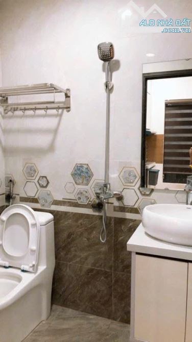 DOÃN KẾ THIỆN KINH DOANH OTO 7 CHỖ VÀO NHÀ , 6 TẦNG THANG MÁY FULL NỘI THẤT . - 1