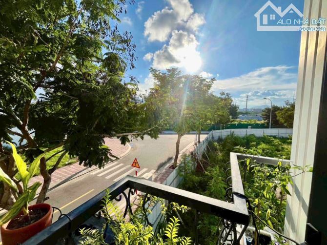 Hot! Nhà 3lầu đẳng cấp hiện đại 100m2 mặt 5m hướng ĐN KĐT Hà Quang 2 giá 9,5 tỷ - 1