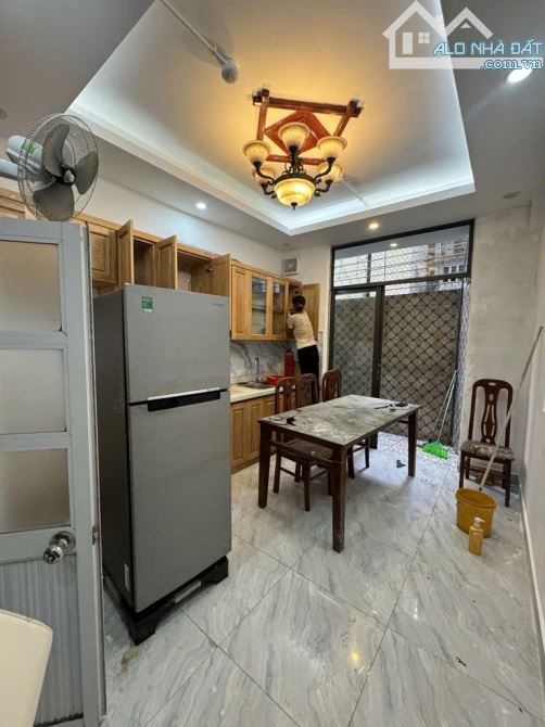 Bán nhà Láng, gần Ngã Tư Sở, 7 phòng cho thuê, doanh thu 25tr/th, 40m2, 5 tầng, giá 8 tỷ - 1