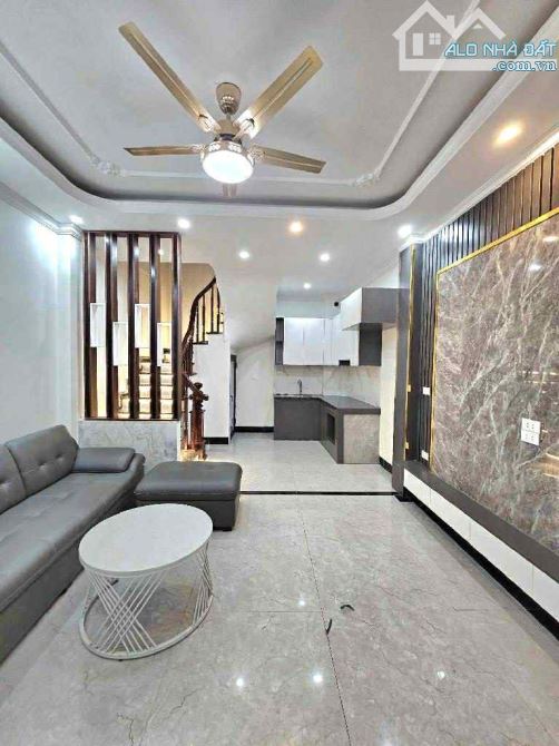 O TO đỗ cổng, nhà đẹp Thanh Am - Long Biên 30m x mt 4m x 5T giá nhỉnh 5.x tỷ - hiếm - 1
