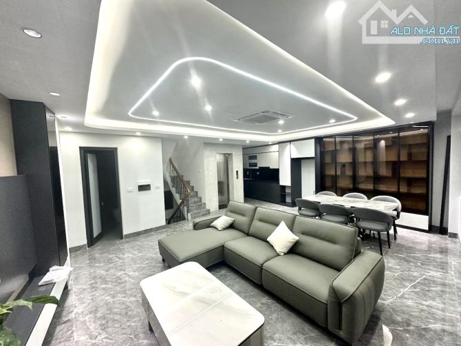 Lô góc Hoàng Đạo Thành, vỉa hè, ô tô tránh đỗ, KD 7T thang máy, MT 7m, gara, 65m2 - 1