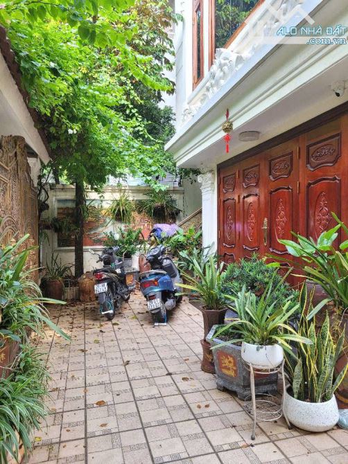 Cần bán gấp nhà tuyệt đẹp p. Nghĩa Đô, Cầu Giấy 210m2, MT 12m, mặt ngõ ô tô tránh KD tốt - 1