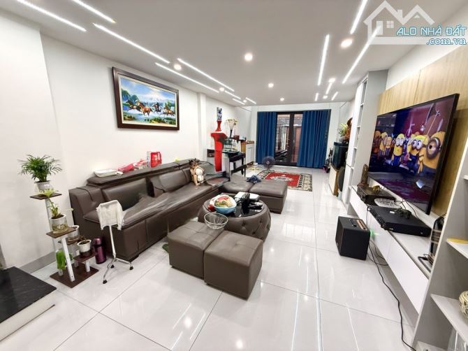 ĐỊNH CÔNG - 55m2 -6 TẦNG THANG MÁY - Ô TÔ ĐỖ CỬA - SÂN ĐỂ XE RIÊNG - 1