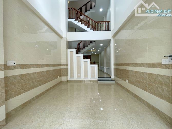 Chính chủ: Nhà đúc 3.5 tấm - đường 7m sát mặt tiền QL13 - Ô tô đậu trong nhà, cần ra gấp - 1