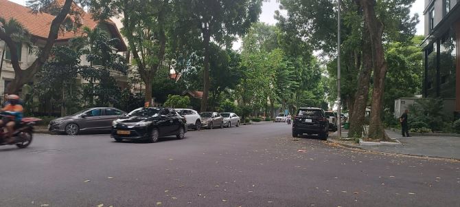 Bán biệt thự Nguyễn Duy Trinh, Linh Đàm, 252m2, 5 tầng, giá 62 tỷ - 1