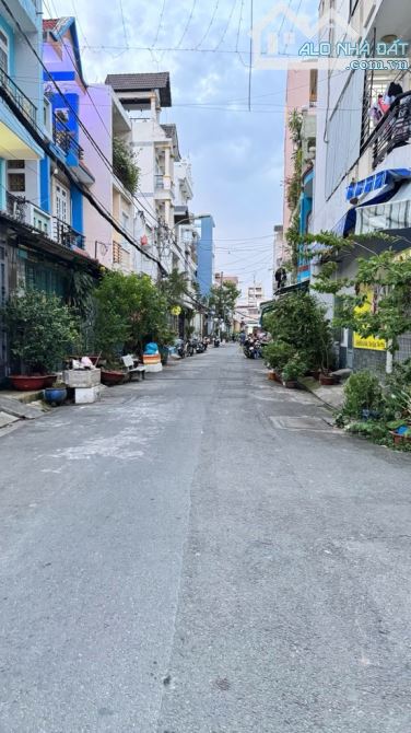 BÁN GẤP NHÀ TÂN PHÚ, 62M2, HẺM XE HƠI ĐỖ THỪA LUÔNG GẦN GÒ DẦU - 1
