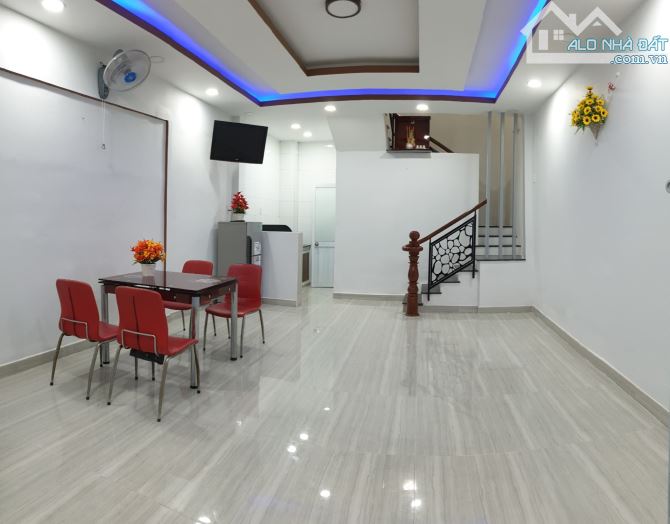 BÁN NHÀ ĐỐI DIỆN CÔNG VIÊN 23/9 NGAY TRUNG TÂM Q1.  4,8 X 9M 11 TỶ GIẢM CÒN 9,5 TỶ - 1