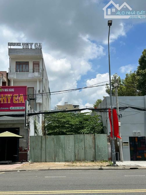 Hàng hiếm ! Bán nền lớn mặt tiền đường Lê Lợi . DT 335m2 , full thổ - 1