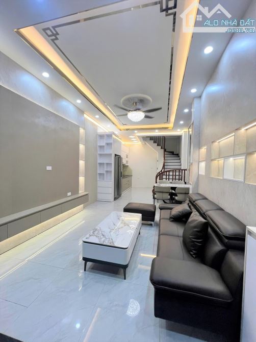 Bán nhà phố Cầu Giấy, 35m2, 5 tầng, gần ô tô, chỉ 7,5 tỷ ,hiếm - 1