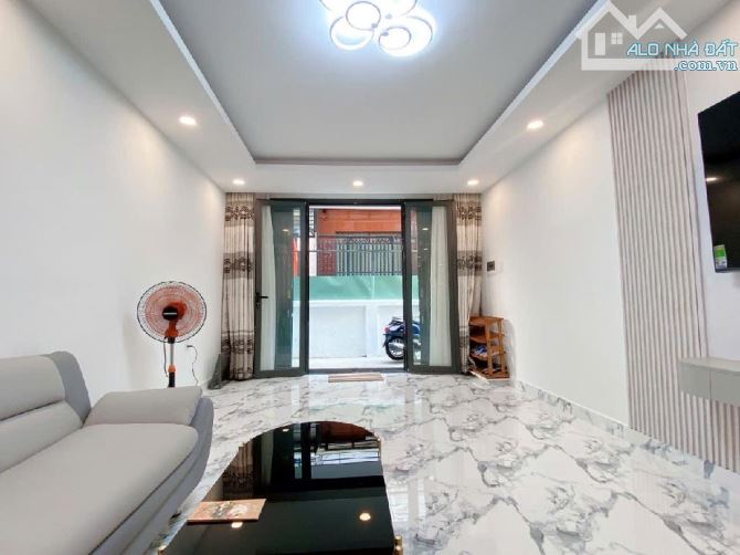 SIÊU PHẨM TÂN BÌNH - GIÁP CÔNG VIÊN HOÀNG VĂN THỤ - 3 TẦNG - 40m2 - NHỈNH 6 TỶ - 1