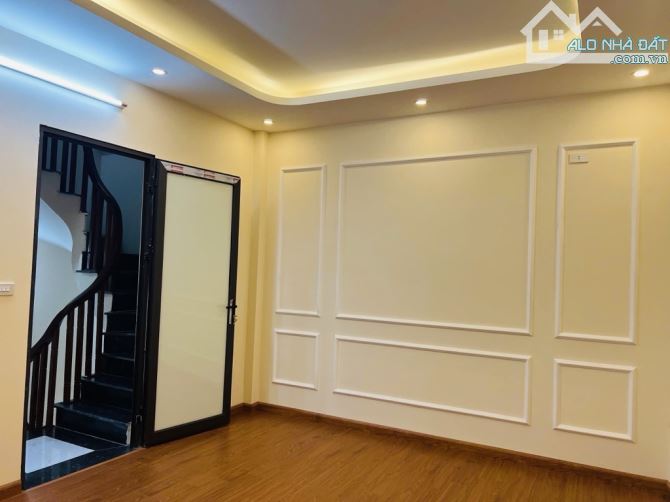 Bán Nhà Bát Khối, Long Biên 33m2, 5T chỉ 5,48 tỷ (lô góc) - 1