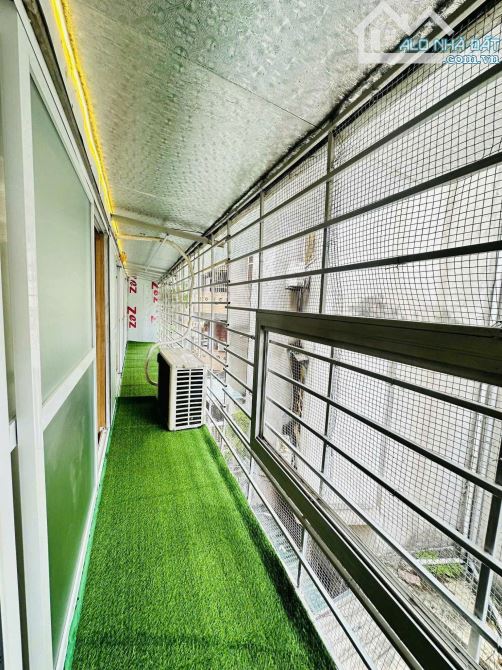BÁN căn hộ tập thể tầng 3 sổ đỏ 50m2, thực tế 80m2, 3pn, 2vs, nội thất đẹp như hinh - 1