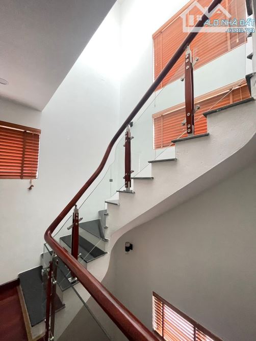 🏡 NHÀ ĐẸP – LÔ GÓC SIÊU THOÁNG – GẦN PHỐ – FULL NỘI THẤT CAO CẤP 32m2 - 5,6tỷ   ✅ Kết cấu - 1