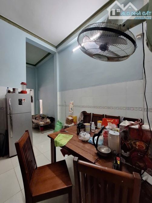 Nhà bán hẻm ô tô vào tận nơi, cách đường Lê Văn Thịnh vài bước chân - 1