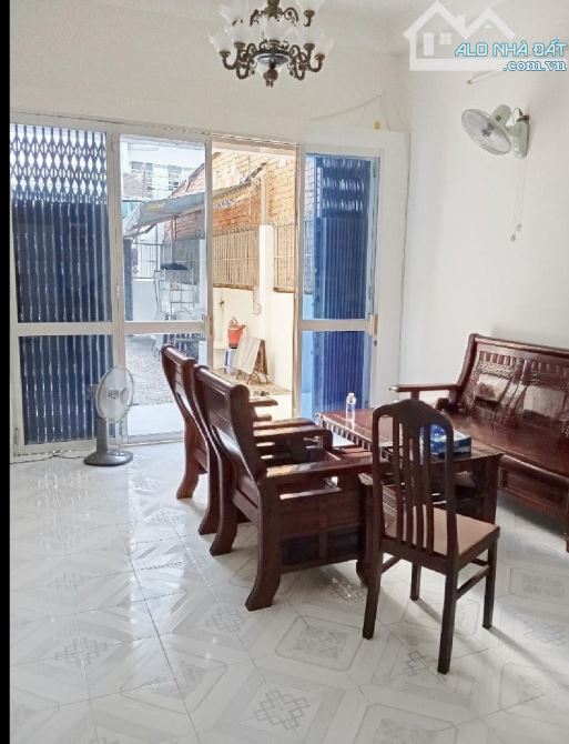 Bán nhà Nguyễn Thị Tần Quận 8, HXH thông, KD tấp nập, 3 tầng, 140m2, ngang 5.5m, hơn 11 tỷ - 1