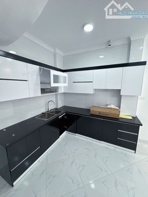 Bán nhà 5 tầng Nguyễn Văn Linh- ô tô đầu ngõ, ngõ thông, nhà mới- Chẵn 5 tỷ - 1